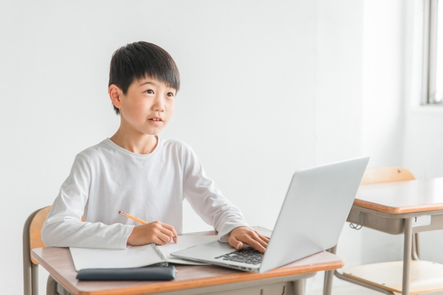 子どもに合う?オンライン家庭教師のやりにくいと思われるポイントを現役の塾講師が保護者視点で解説|トラブル対策付き